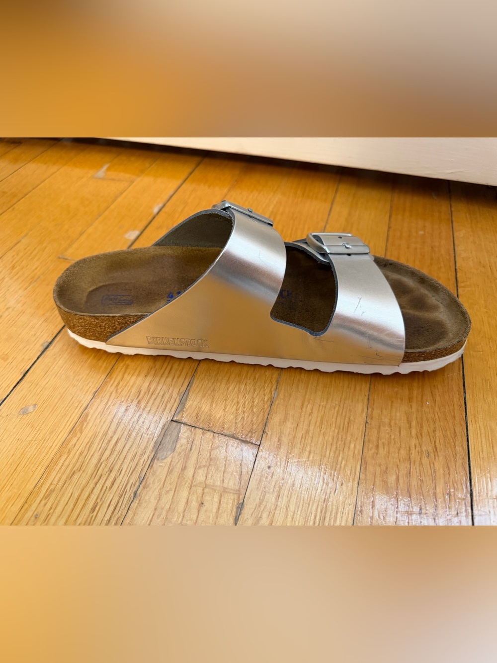 Birkenstock women’s Metallic Silver Arizona Sandal, softbed, size 41 narrow - Picture 7 of 9